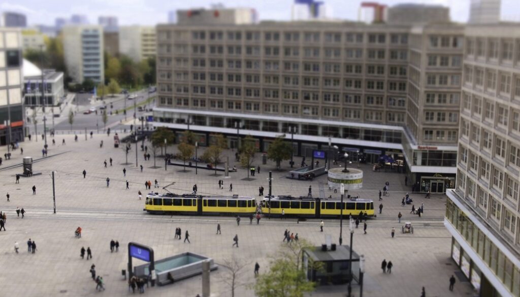 Berlin Alexanderplatz, Diorama Style von 5. Etage Galeria Kaufhof Richtung Weltzeituhr.