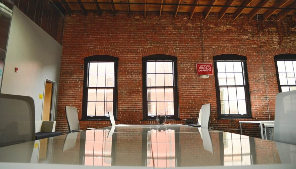 conference-table-593355_1280