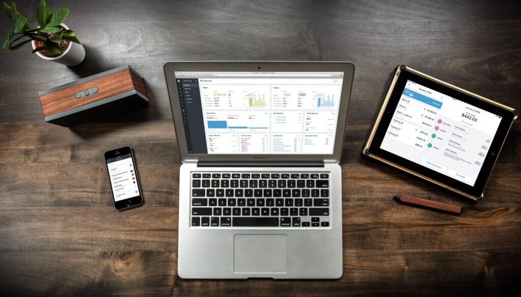 photo-desk-64d9a932fef51338768db83b53847c18