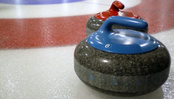 800px-curling_stones_on_rink_with_visible_pebble