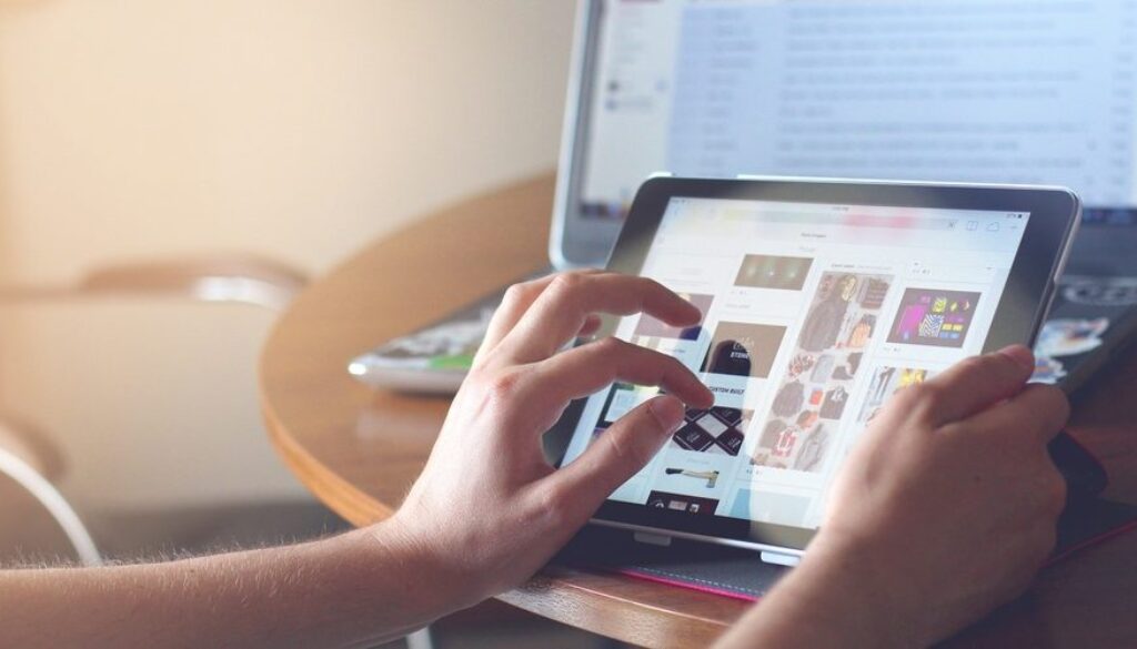 ipad-tablet-technology-touch-large