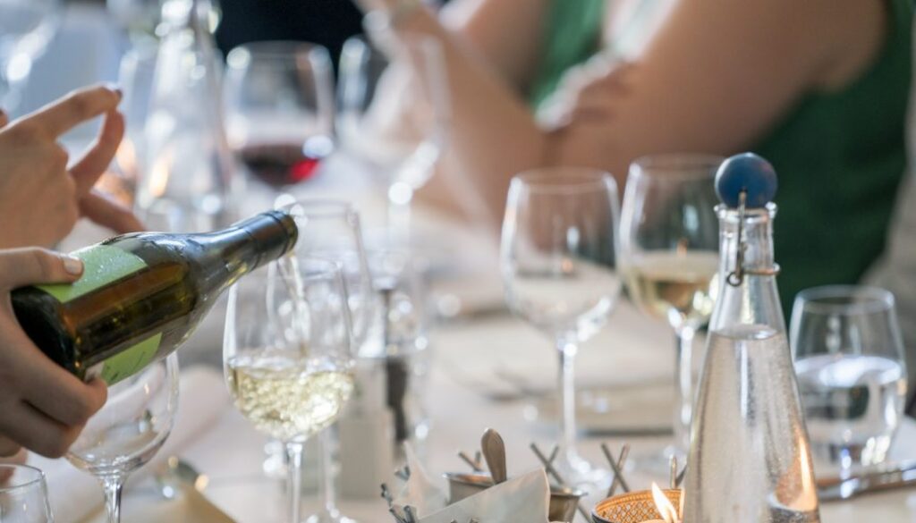 service, dining, restaurant