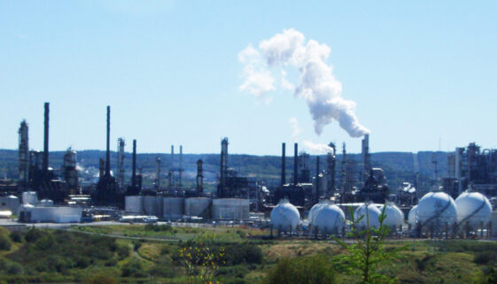 Oil_refinery_004