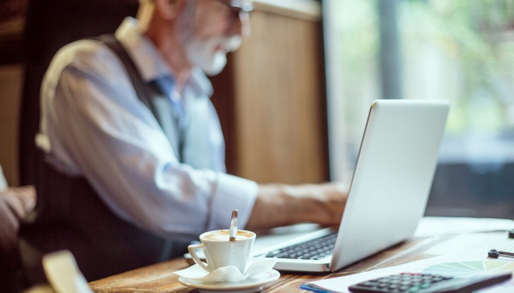 Seniorpreneur in co-working space