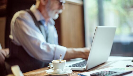 Seniorpreneur in co-working space