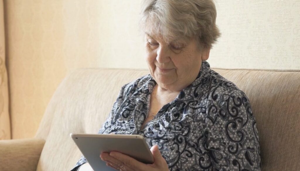 woman_tablet (1)