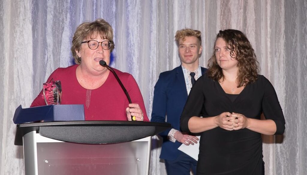 74286890_917495358637560_7569376480442974208_o