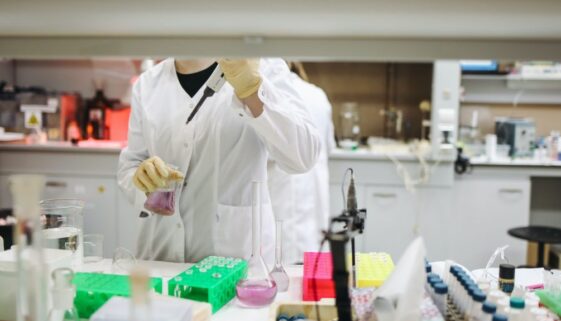 scientist-in-laboratory-3735769