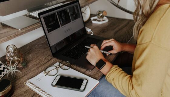 corinne-kutz-eeqFjT6q_sQ-unsplash