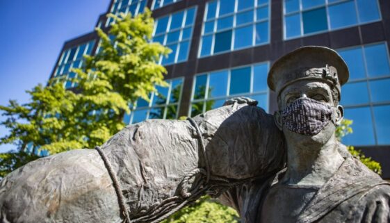 HSH_Statue with mask-medium