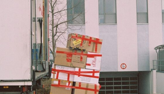 Moving truck, mover, markus-spiske-RWTUrJf7I5w-unsplash