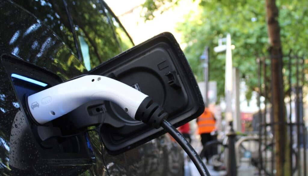 andrew-roberts-2JvEjF0tf50-unsplash