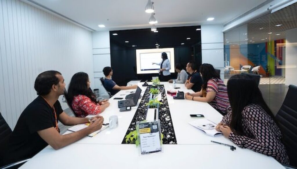 smartworks-coworking-Uz8THWPXwhI-unsplash